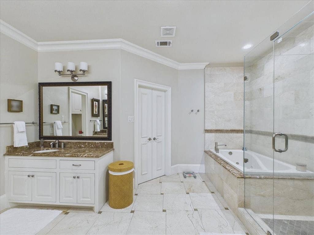 4301 Lomo Alto Drive, #B, Highland Park, TX 75219 Primary Ensuite