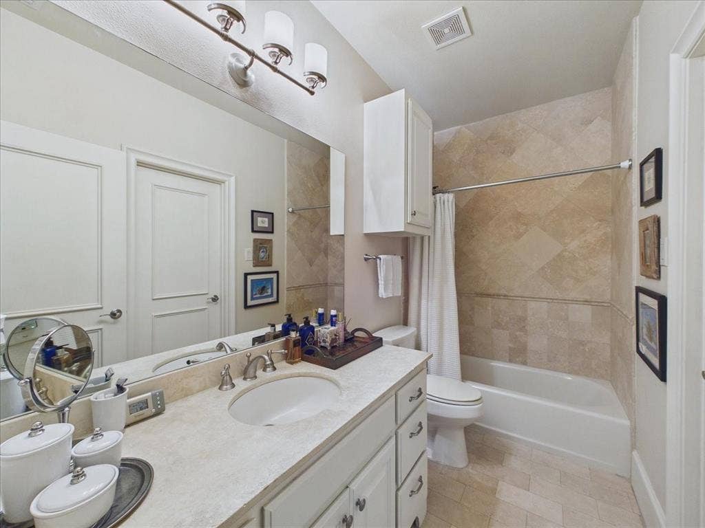 4301 Lomo Alto Drive, #B, Highland Park, TX 75219 First Floor Ensuite
