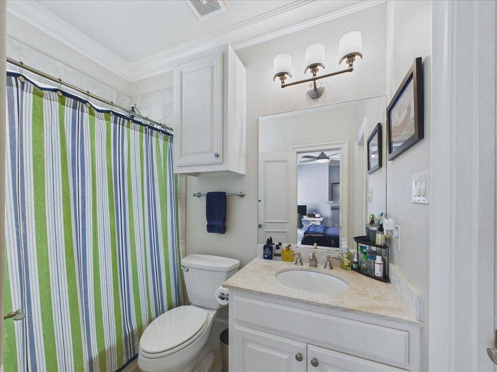 4301 Lomo Alto Drive, #B, Highland Park, TX 75219 Secondary Bedroom Ensuite