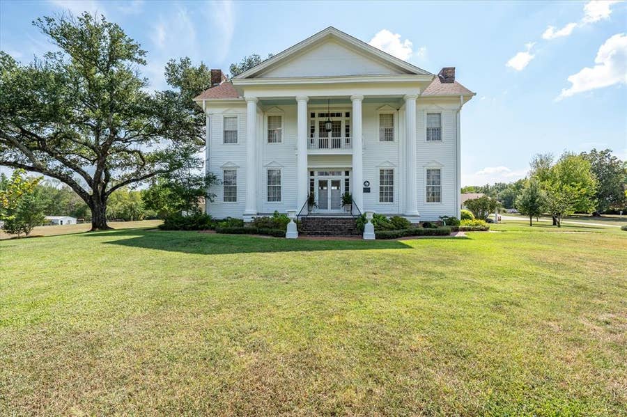 Property photo for 2591 State Highway 64, Ben Wheeler, TX