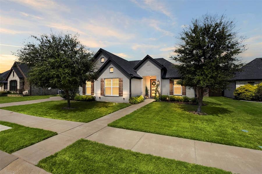 Property photo for 116 Steves Way, Waxahachie, TX