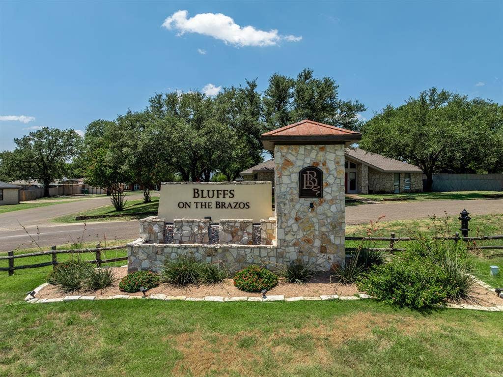 101 Lost Oaks Drive, Waco, TX 76705 101 Lost Oaks Drive, Waco, TX 76705