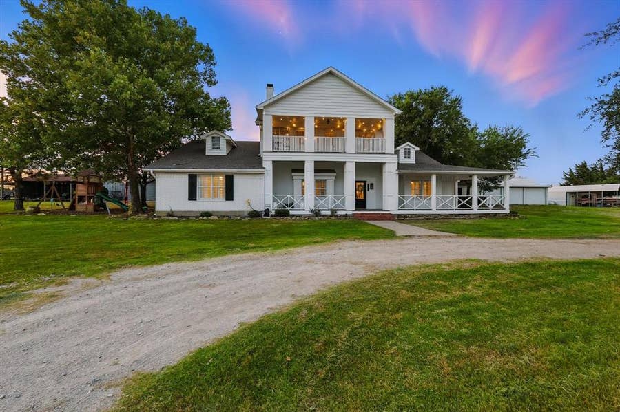Property photo for 185 Quail Run Court, Decatur, TX