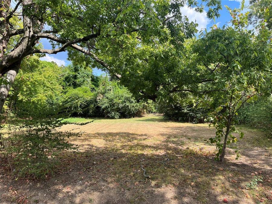 Property photo for 1024 NE 3rd Street, Paris, TX