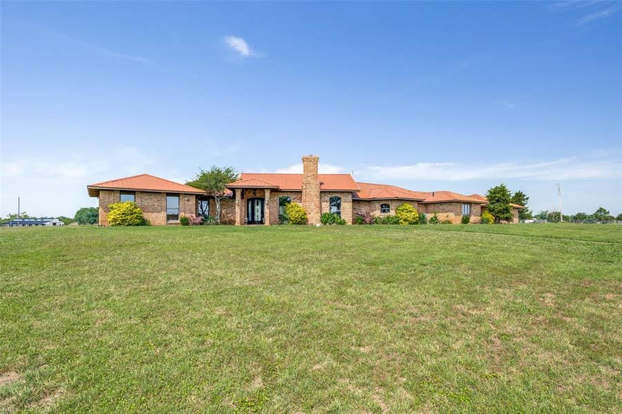 Property photo for 105 Sammi's Way, Whitesboro, TX