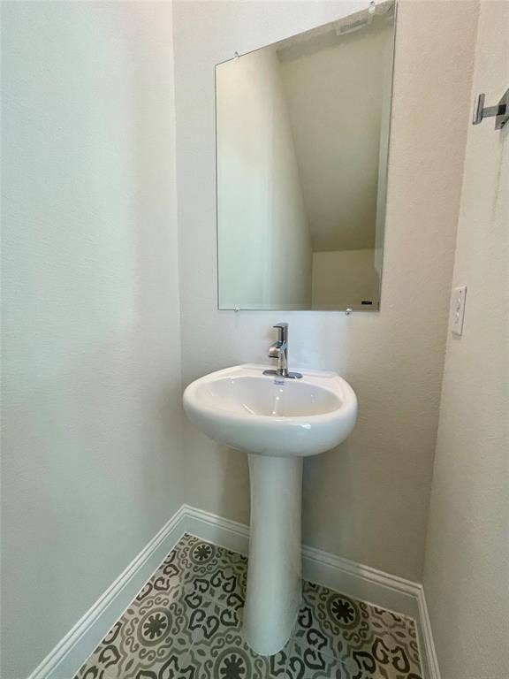 8909 Shoppers Lane, Plano, TX 75024 half bath downstairs