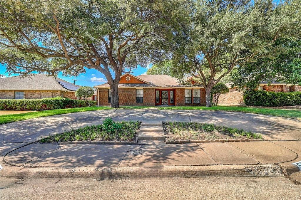 5235 Clover Haven Street, Dallas, TX 75227 5235 Clover Haven Street, Dallas, TX 75227