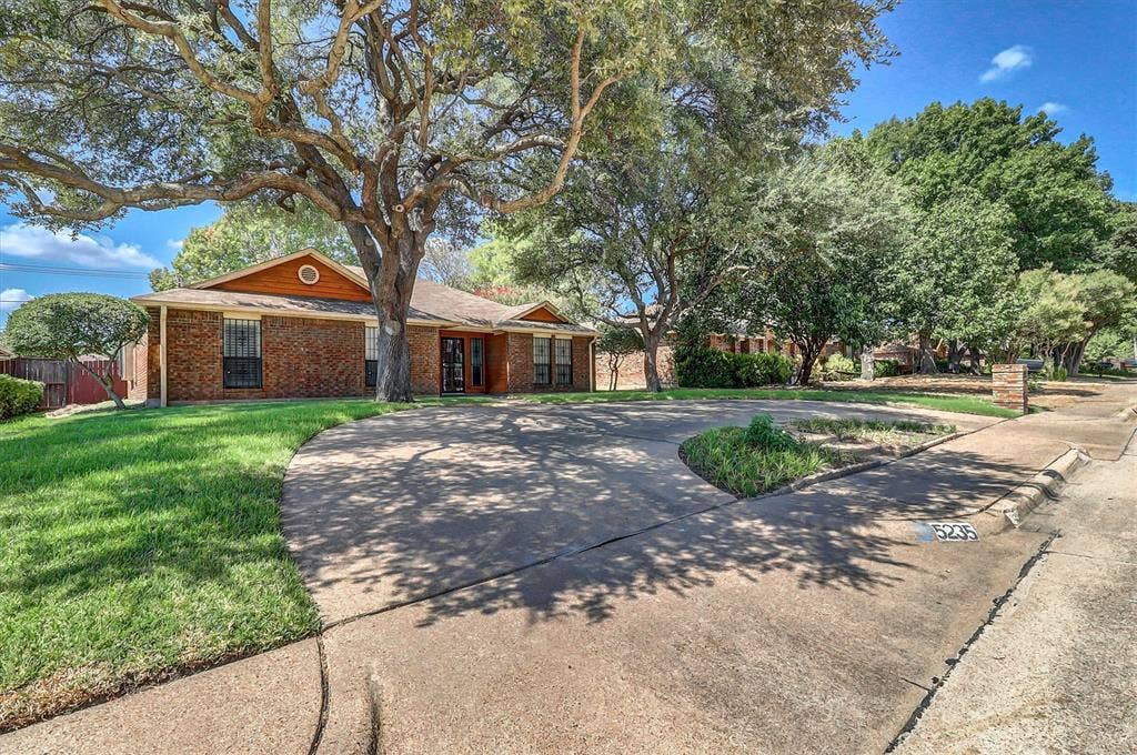 5235 Clover Haven Street, Dallas, TX 75227 5235 Clover Haven Street, Dallas, TX 75227