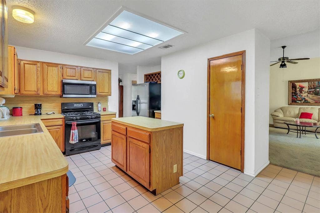 5235 Clover Haven Street, Dallas, TX 75227 5235 Clover Haven Street, Dallas, TX 75227
