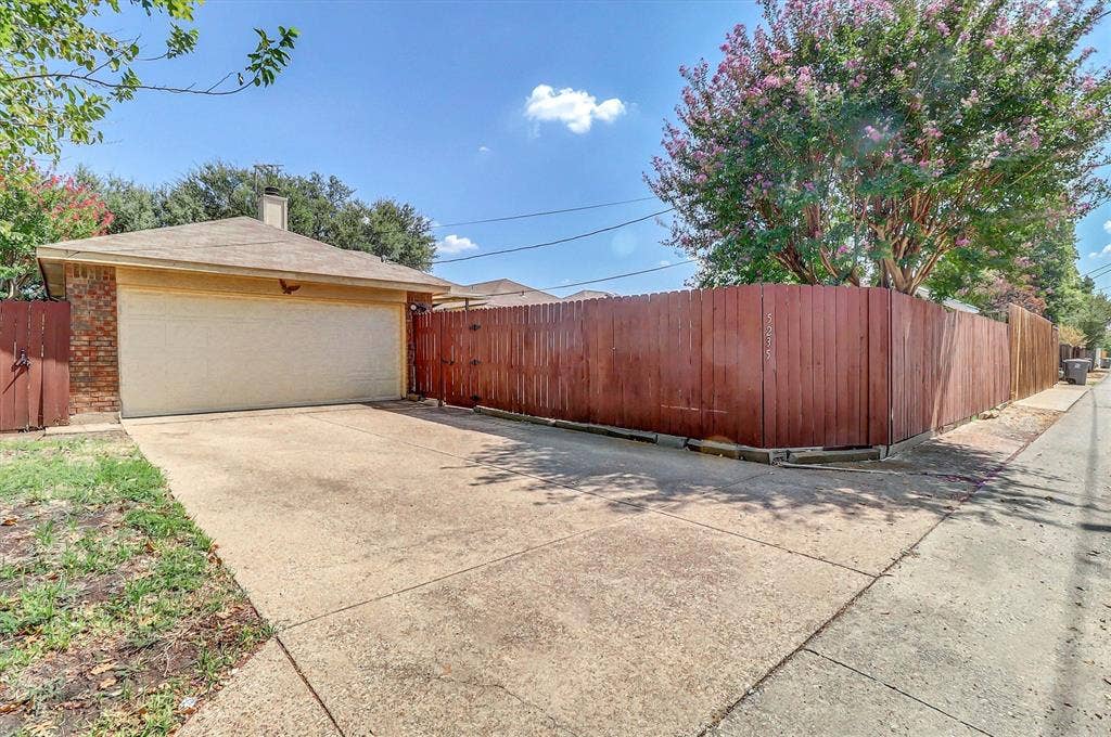 5235 Clover Haven Street, Dallas, TX 75227 5235 Clover Haven Street, Dallas, TX 75227