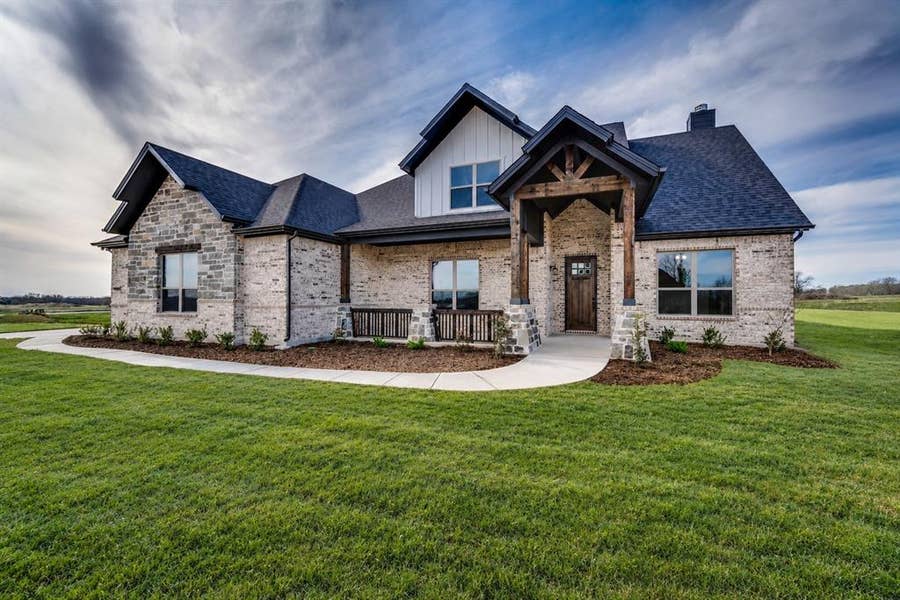 Property photo for 451 Paradise Ridge Drive, Waxahachie, TX