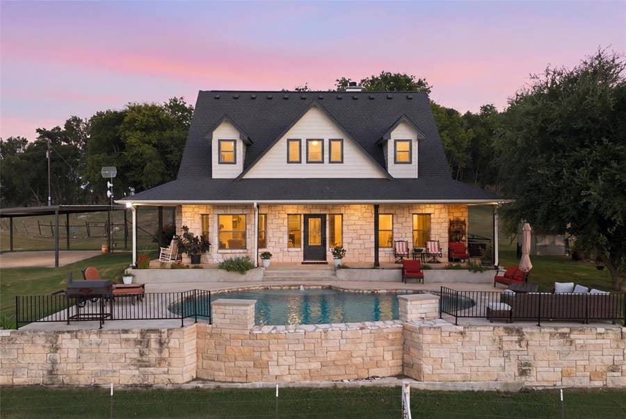 Property photo for 606 Harding Lane, Moody, TX