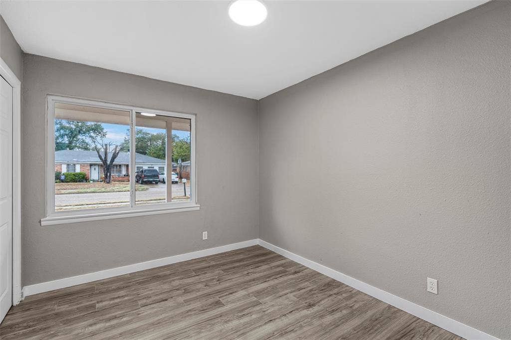 311 S Barbara Street, Lacy Lakeview, TX 76705 311 S Barbara Street, Lacy Lakeview, TX 76705