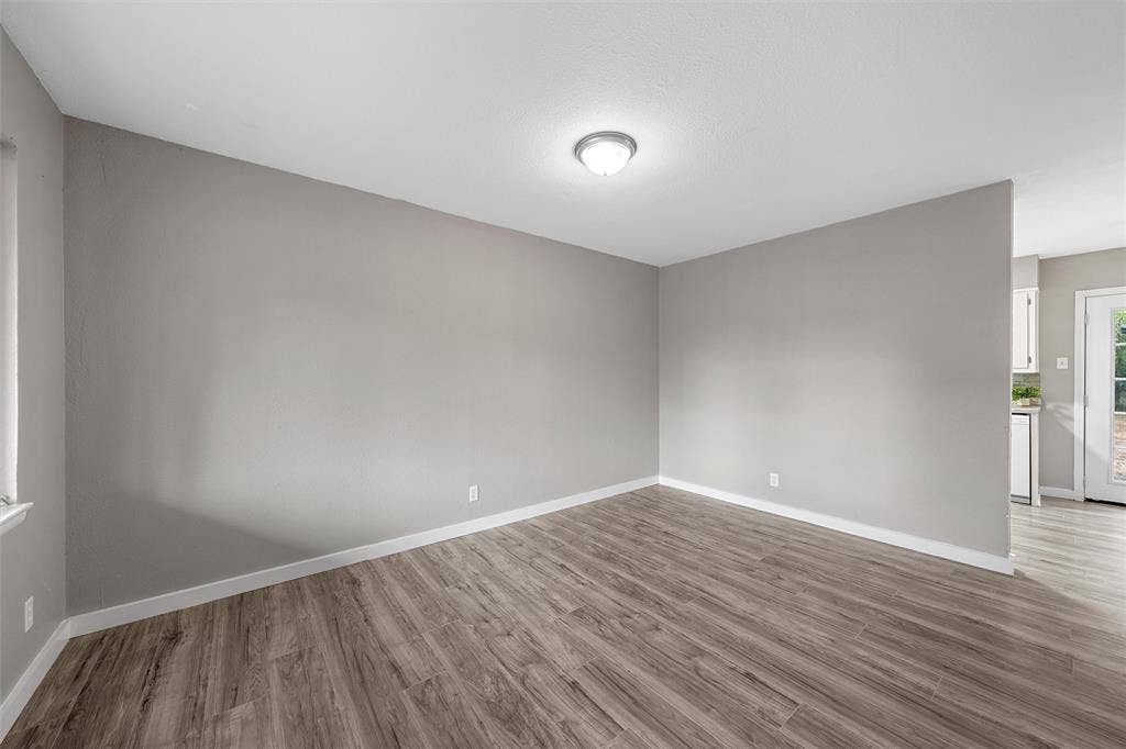 311 S Barbara Street, Lacy Lakeview, TX 76705 311 S Barbara Street, Lacy Lakeview, TX 76705