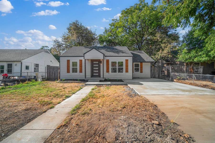 Property photo for 1513 Ash Street, Grand Prairie, TX