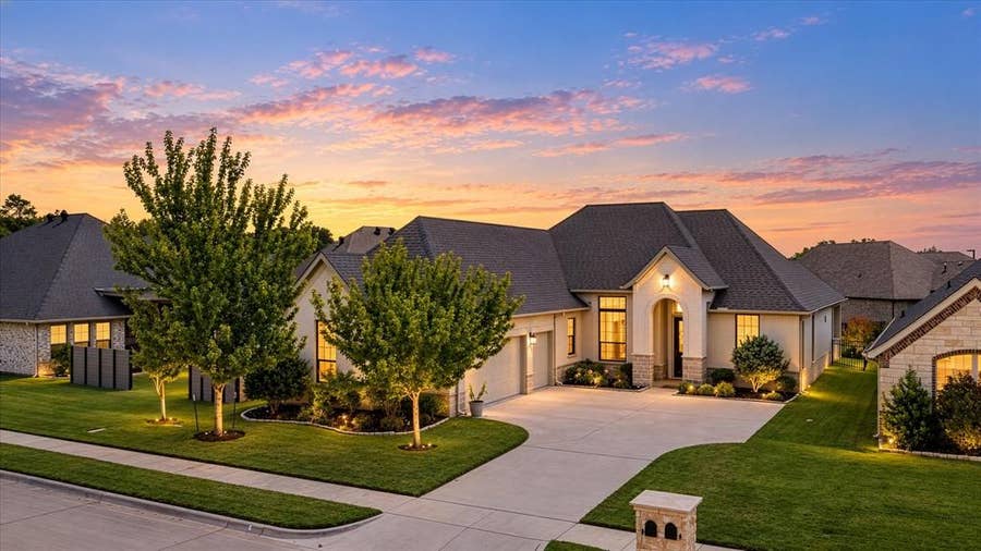 Property photo for 1109 Aviara Court, Granbury, TX