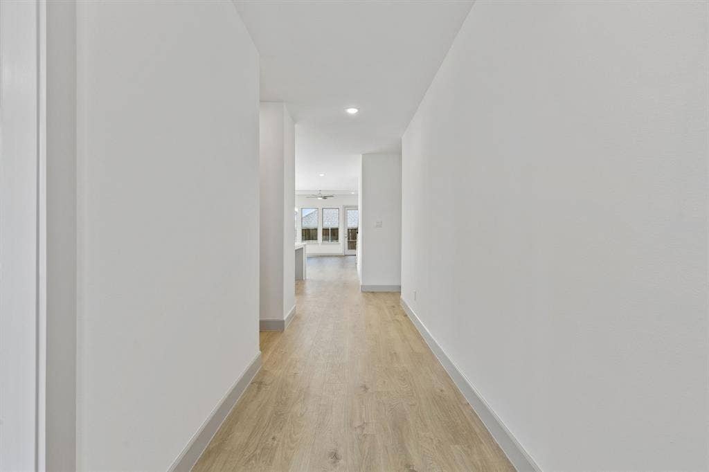 6901 Chief Spotted Tail Drive, McKinney, TX 75070 With sight lines from the front through to the rear of the home and ample space to display art work, the entry in our Juliet plan offers the perfect place to welcome friends and family into your new dream home!