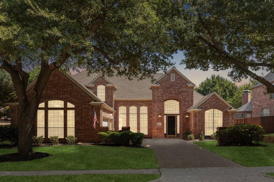 Property photo for 4412 Crown Knoll Circle, Flower Mound, TX