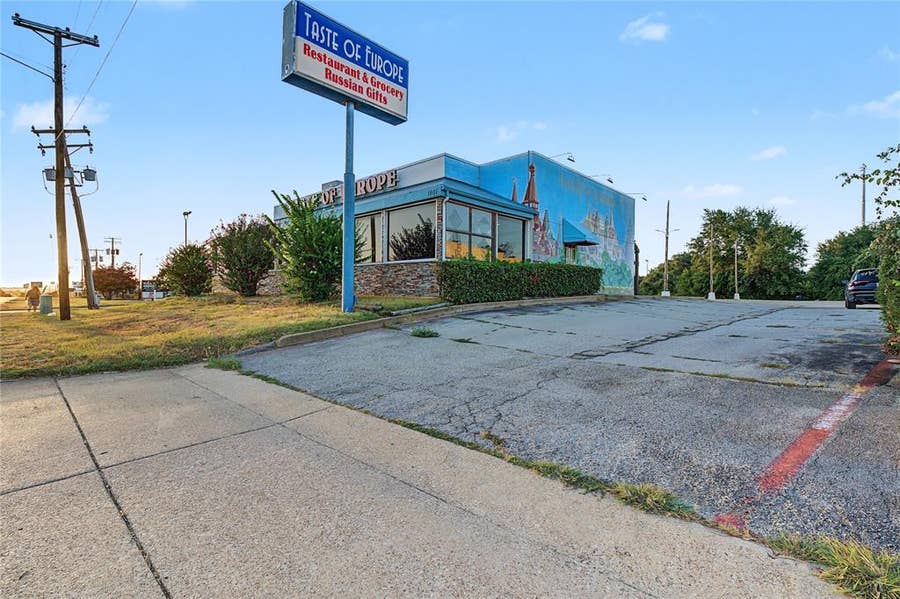 Property photo for 1901 W Pioneer Parkway, Arlington, TX