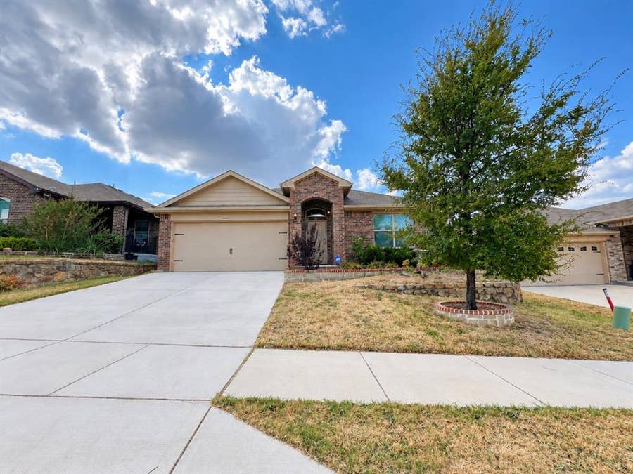 Property photo for 712 Ben Lake Trail, Fort Worth, TX