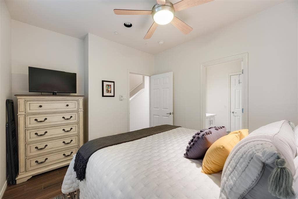 4411 Mckinney Avenue, #16, Dallas, TX 75205 4411 Mckinney Avenue, #16, Dallas, TX 75205
