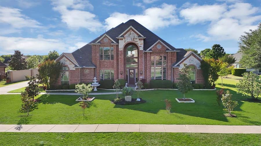 Property photo for 1611 Mustang Court, Cedar Hill, TX