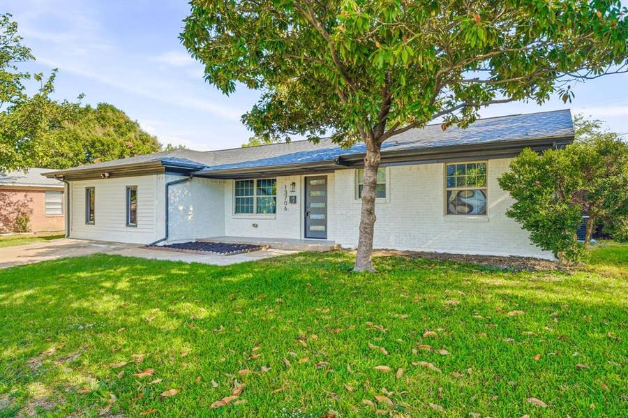 Property photo for 13706 Janwood Lane, Farmers Branch, TX