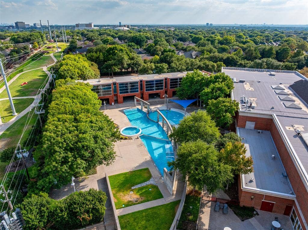14592 Aspen Court, Addison, TX 75001 Resort-style pool with integrated spa and decorative bridge