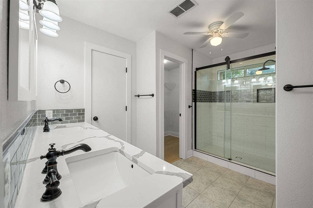 4541 Hartford Drive, Plano, TX 75093 4541 Hartford Drive, Plano, TX 75093