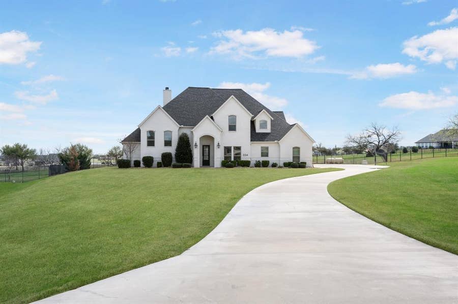 Property photo for 224 Bearclaw Circle, Aledo, TX