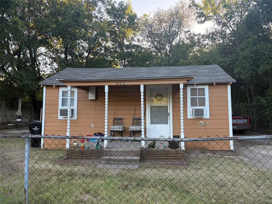 Property photo for 523 N 3rd Street, Midlothian, TX