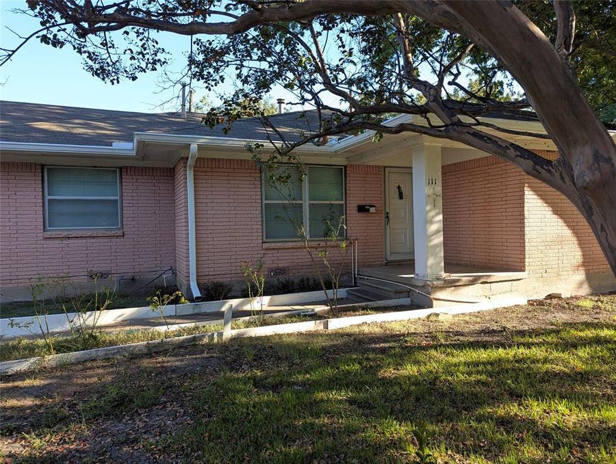 Property photo for 111 Murchison Street, Farmersville, TX