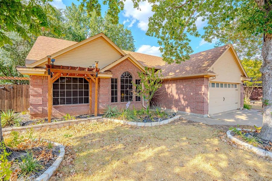 Property photo for 1522 Hayloft Lane, Granbury, TX