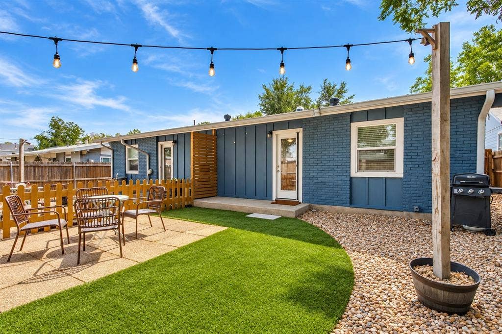 403 E Franklin Street, Grapevine, TX 76051