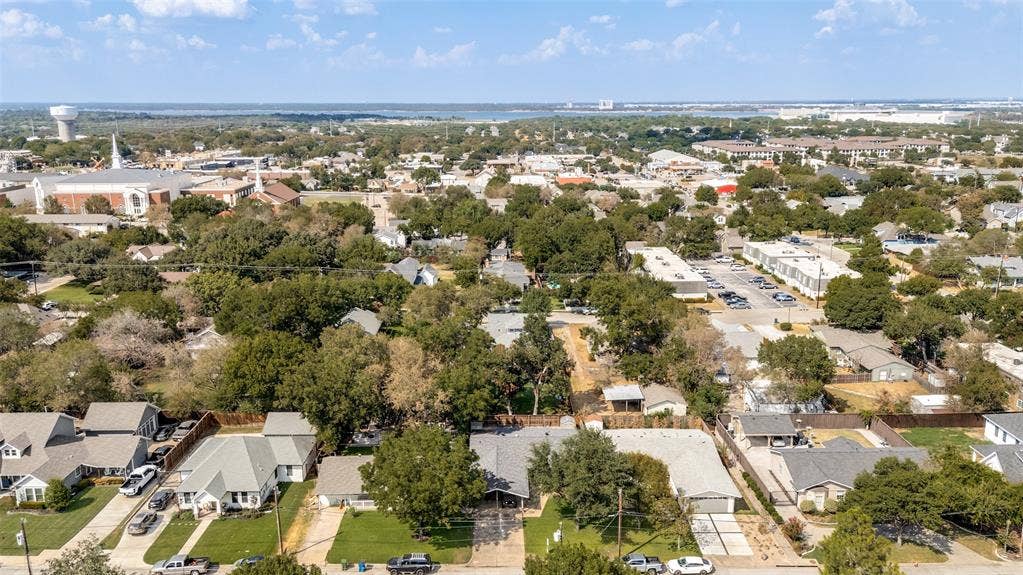 403 E Franklin Street, Grapevine, TX 76051