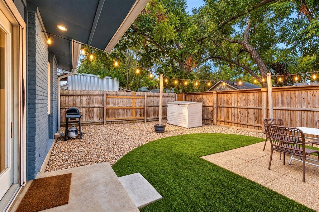 403 E Franklin Street, Grapevine, TX 76051