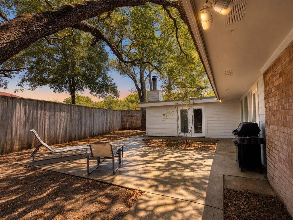 3401 Hanover Lane, Irving, TX 75062 Expansive concrete patio with a full privacy fence
