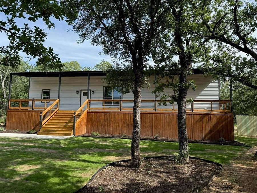Property photo for 145 Greenbriar Court, Bridgeport, TX