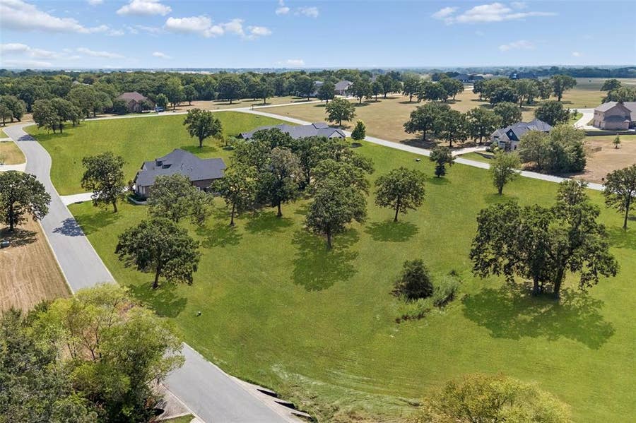 Property photo for 32 Pronghorn Drive, Gordonville, TX