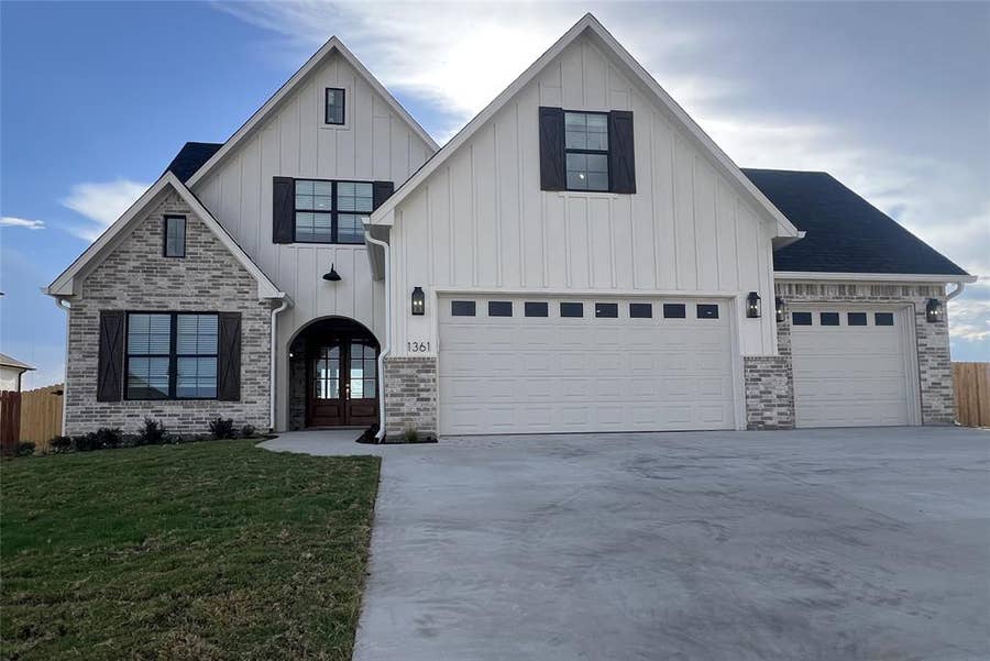 Property photo for 1361 Red Rock Road, Hewitt, TX