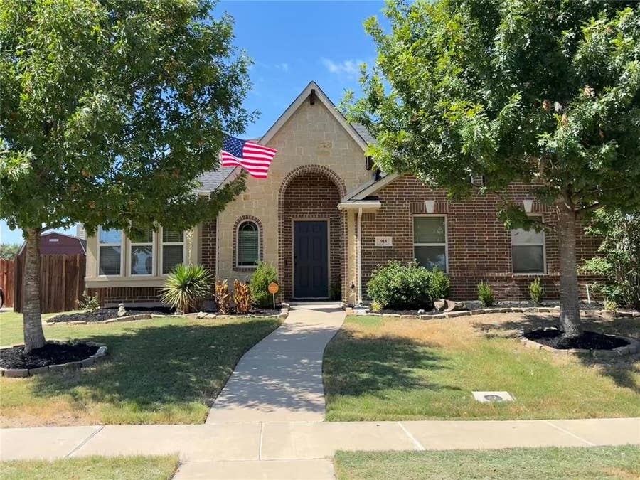 Property photo for 913 Mill Pond Drive, Midlothian, TX