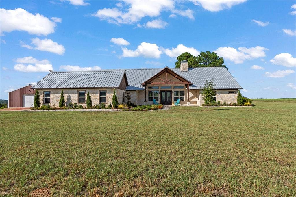 4830 Bridle View Court, Athens, TX 75752 4 bedroom 3.5 bath home on a hill