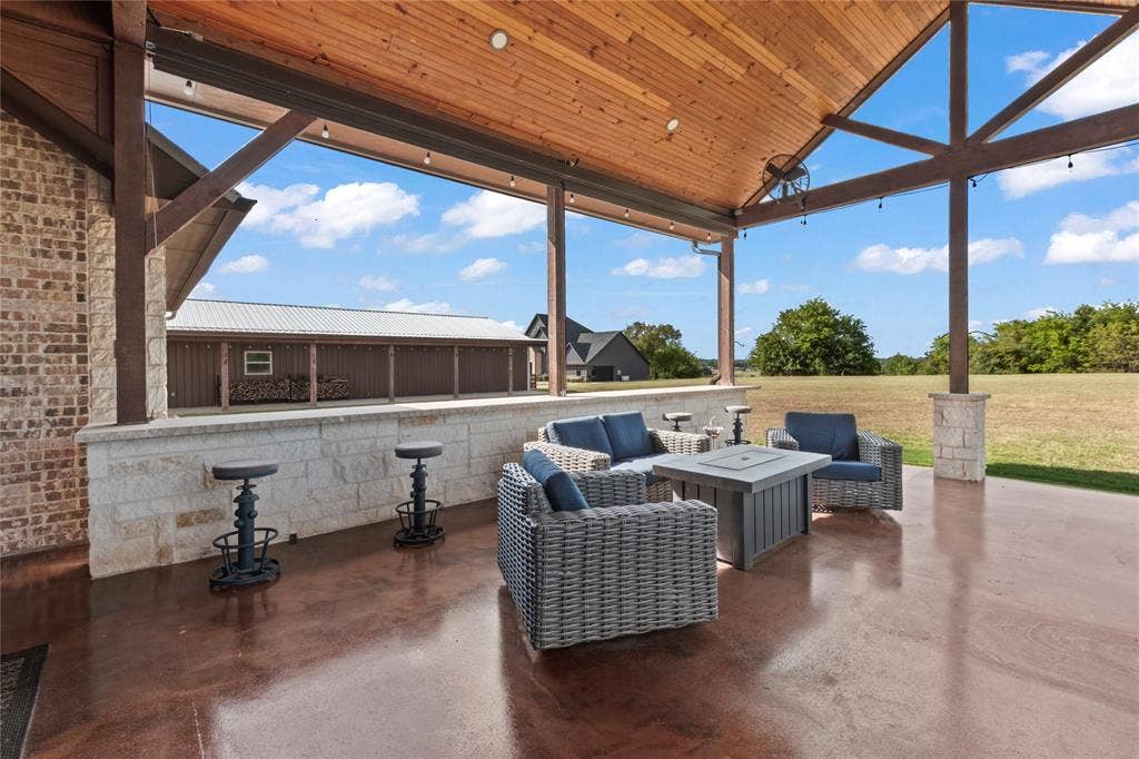4830 Bridle View Court, Athens, TX 75752 outdoor kitchen