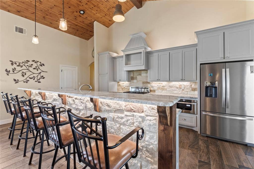 4830 Bridle View Court, Athens, TX 75752 Kitchen with bar seating