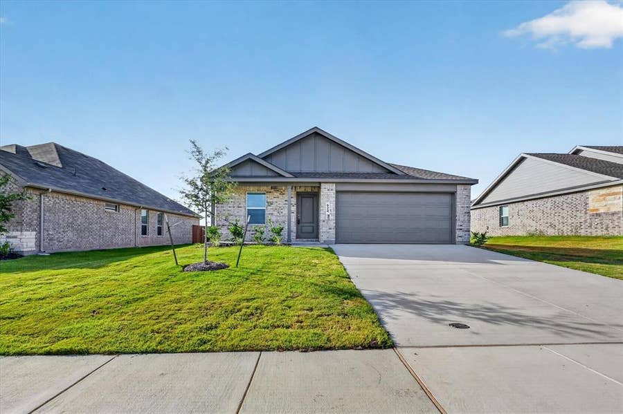 Property photo for 624 W Criner Street, Grandview, TX