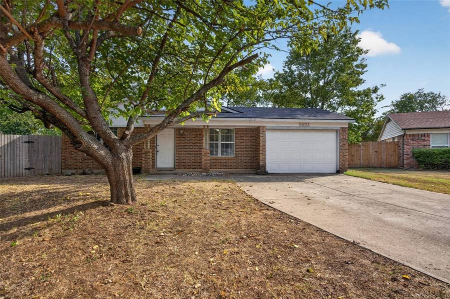 Property photo for 5211 Hideaway Court, Arlington, TX