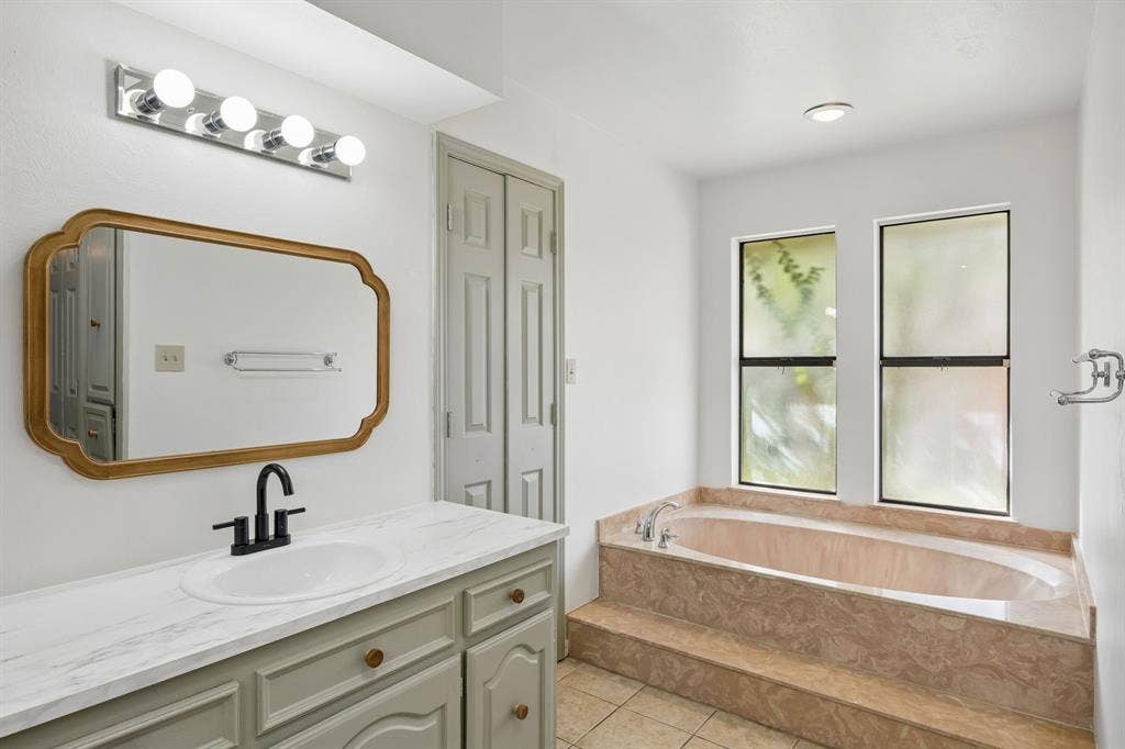 10123 Candlebrook Drive, Dallas, TX 75243 10123 Candlebrook Drive, Dallas, TX 75243