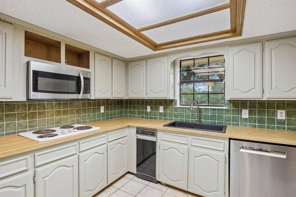 10123 Candlebrook Drive, Dallas, TX 75243 10123 Candlebrook Drive, Dallas, TX 75243