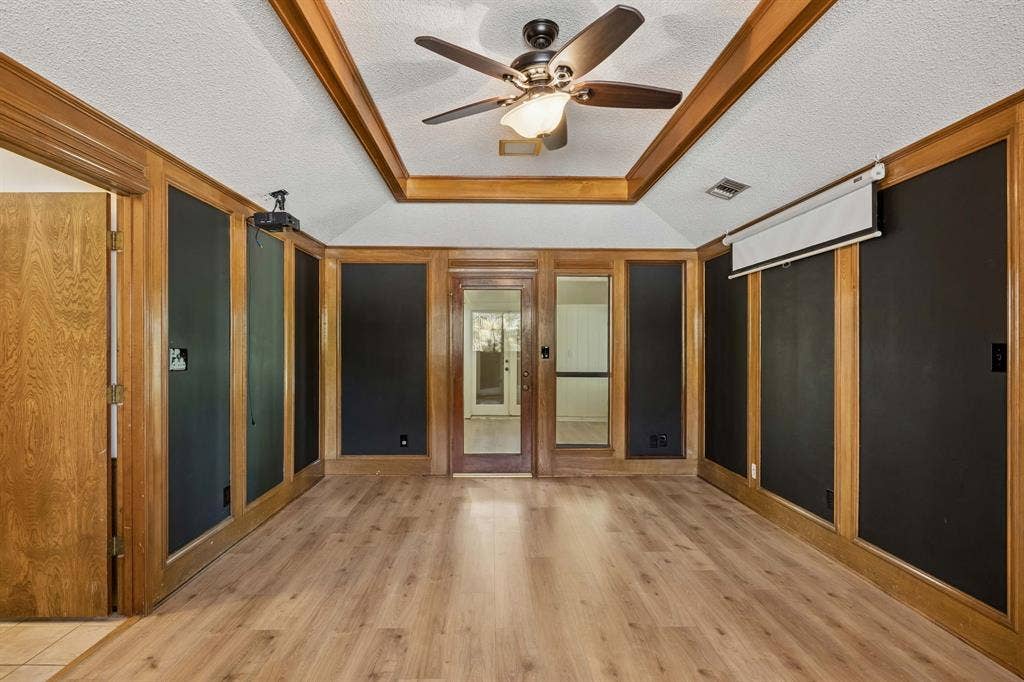 10123 Candlebrook Drive, Dallas, TX 75243 10123 Candlebrook Drive, Dallas, TX 75243