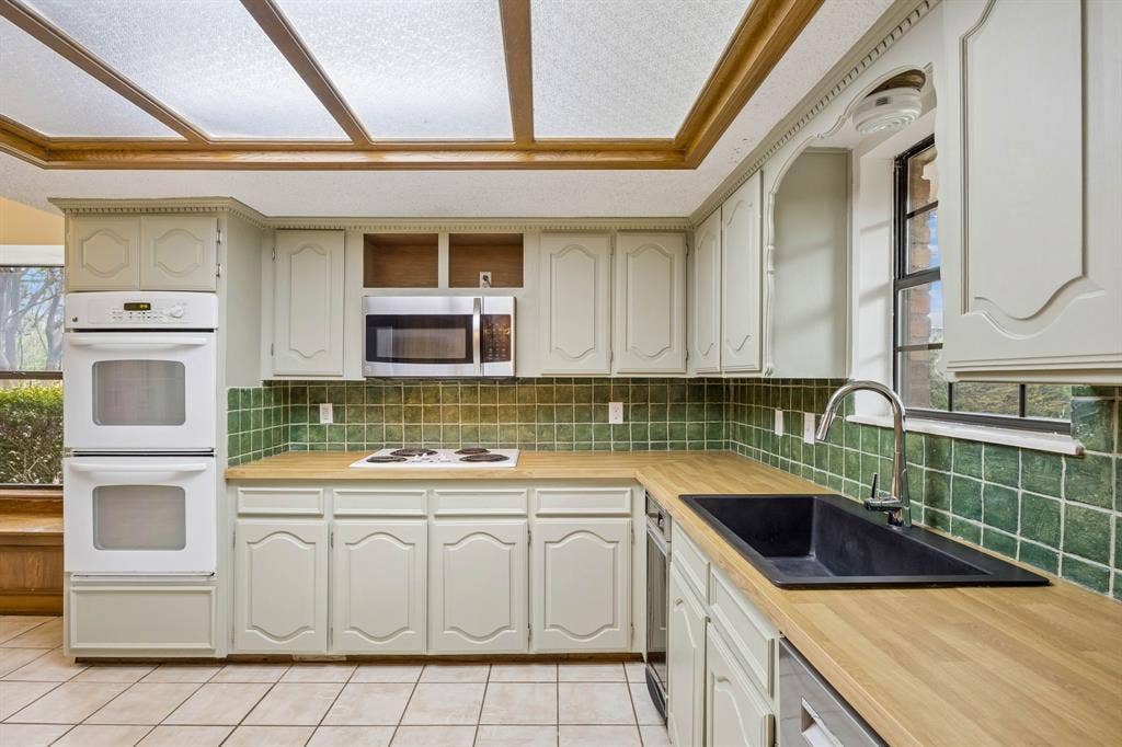 10123 Candlebrook Drive, Dallas, TX 75243 10123 Candlebrook Drive, Dallas, TX 75243